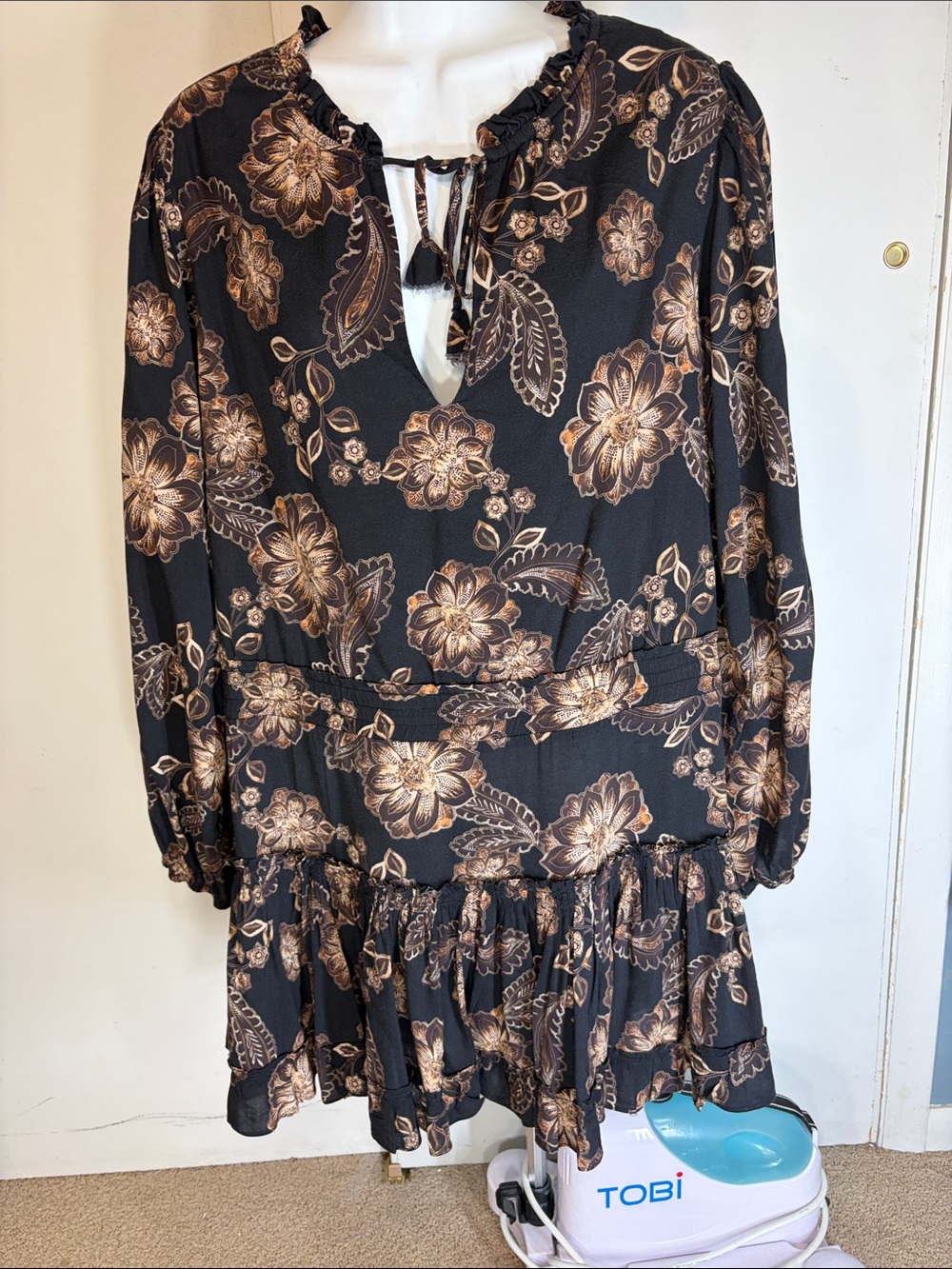 Flaw (waist stretched) Medium MISA Los Angeles Lorena Dress in Colombe D'or Flor